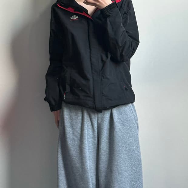 디키즈 화이트 자수로고 블랙 바람막이 자켓