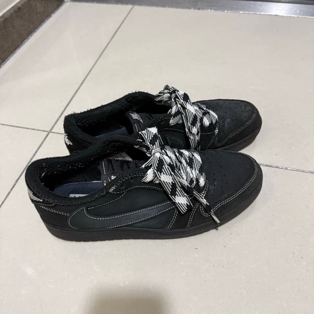 나이키 조던1 트래비스 스캇 블랙 팬텀