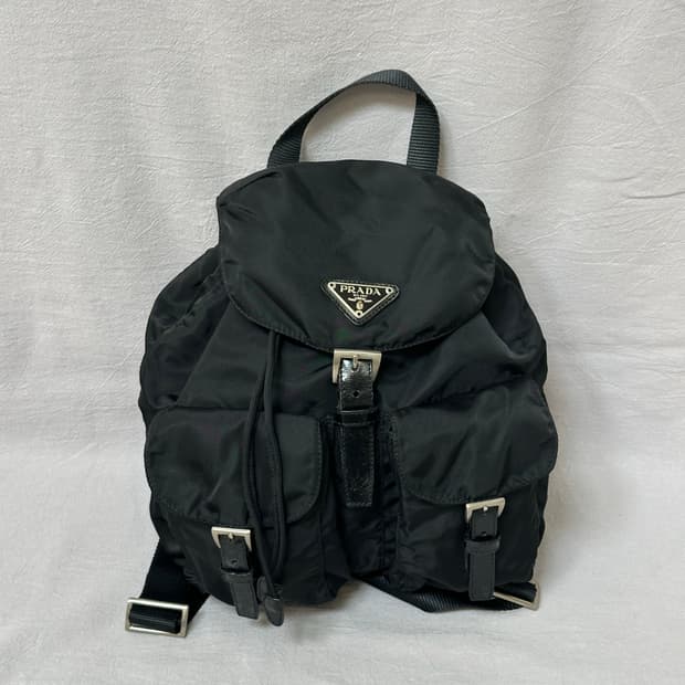 프라다 포코노 나일론 백팩 투포켓 버클 스몰