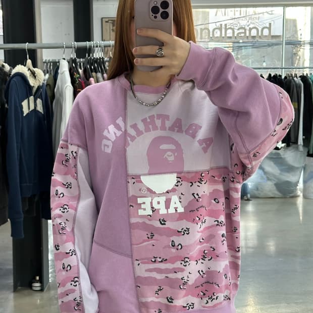 베이프 핑크사루 패치워크 데저트카모 맨투맨