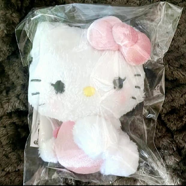 헬로키티 애니버서리 50주년 속눈썹 키티 인형