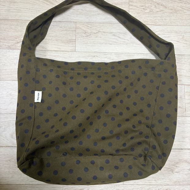 미스백 도트 숄더백 카키