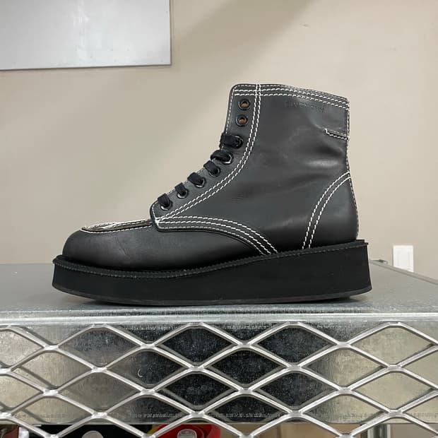 지방시 블랙 레더 앵클 부츠42