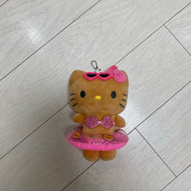 태닝 조개글리터 비키니룩 헬로키티 키링