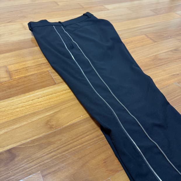 준지 사이드지퍼 슬랙스 44사이즈 판매합니다.