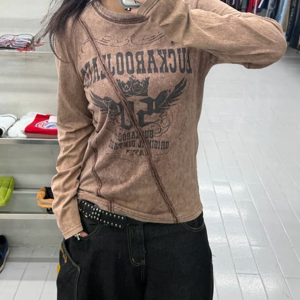 버카루 그런지 사선 디테일 롱슬리브 티셔츠