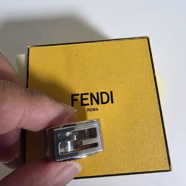 펜디 반지 팝니다.