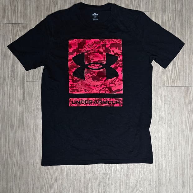 정품)언더아머 머슬핏 반팔 m사이즈