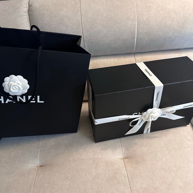 샤넬  카프스킨 CC 로고 스니커즈  41 사이즈 거의새상품