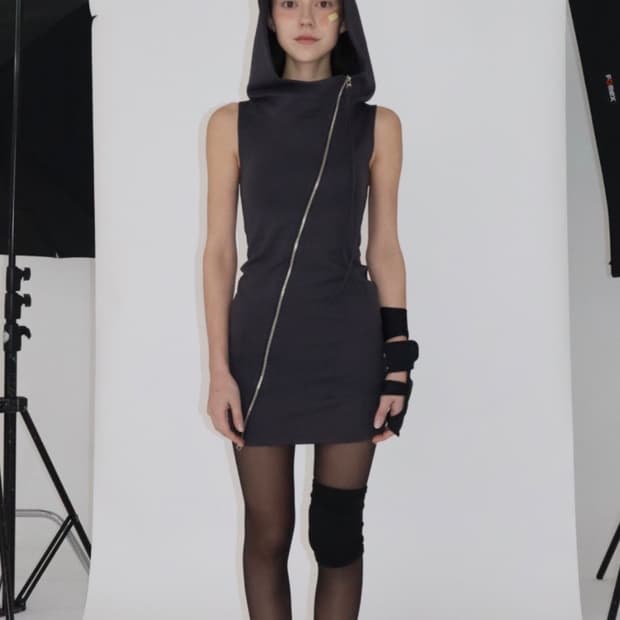 비엔프롬 하이넥 드래이프 후드집업 드레스