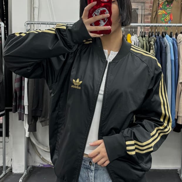 아디다스 파이어버드 블랙 골드 자켓