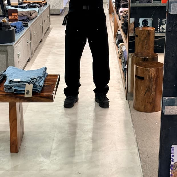 해외판 칼하트 wip 더블니 블랙 린스드 33x32