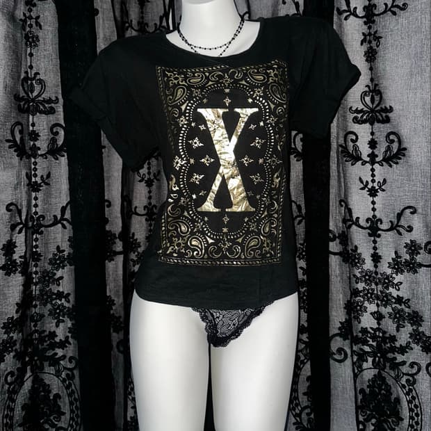 black gold paisley graphic t-shirt