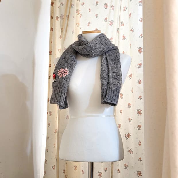 패치 니트 머플러