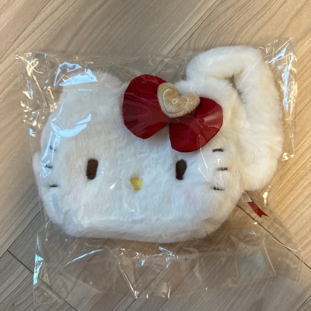 헬로키티 홀리데이 한정 파우치
