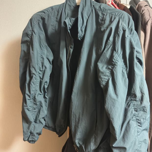 쿠어 테일 드로스트링 윈드브레이커