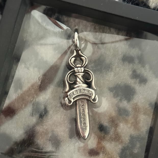 크롬하츠 더블 대거 펜던트 os