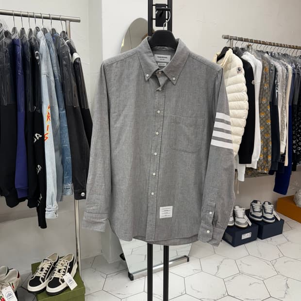 [2] 톰브라운 샴브레이 사선완장 셔츠 그레이