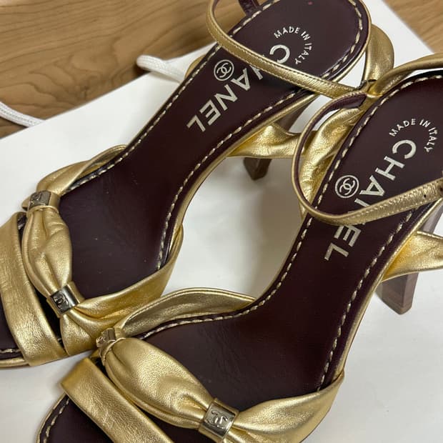 샤넬 골드 샌들 (정품)(37사이즈)(희귀,갸루)