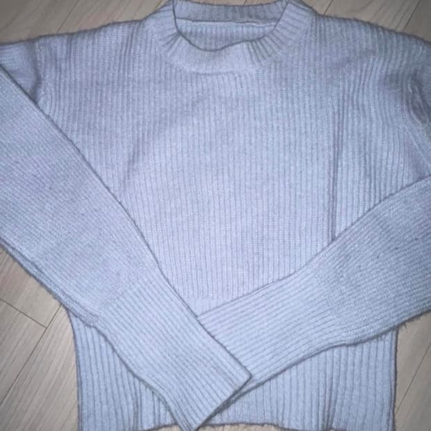 연하늘색 반목니트