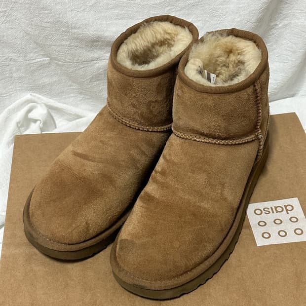 어그 클래식 미니 230