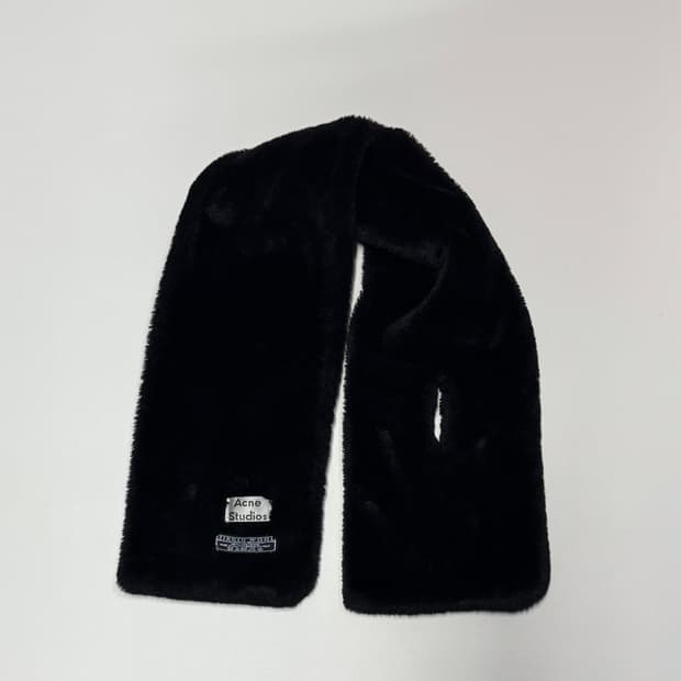정품 아크네스튜디오 구형 라벨 페이크 퍼 머플러 블랙