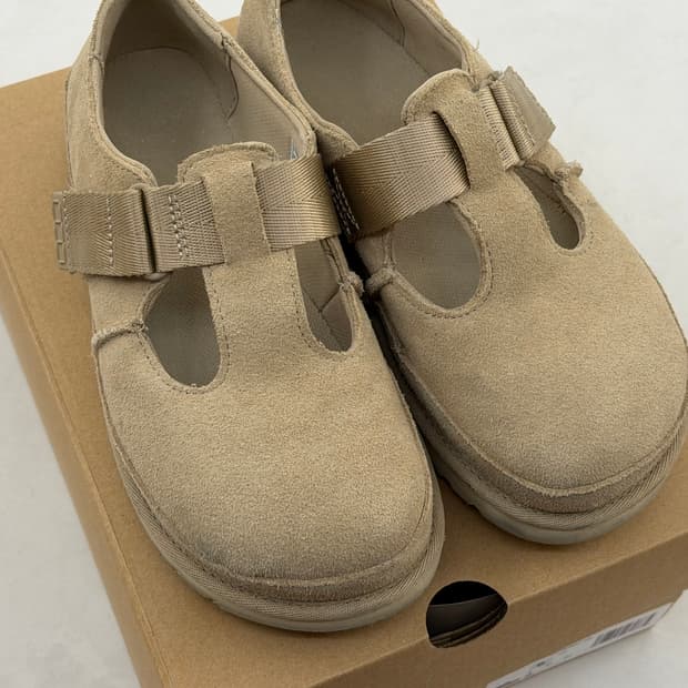 어그 골드스타 메리제인 샌드베이지 230 (6사이즈) 팝니다