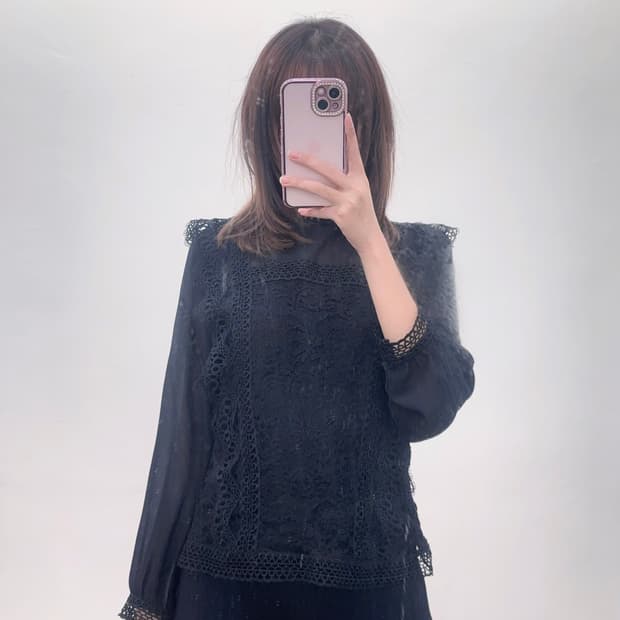 majestic legon 마제스틱레곤 고딕풍 블랙 레이스 펀칭 블라우스