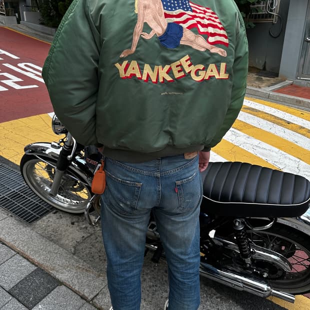 AVIREX MA-1 ‘YANKEEGAL’ Ma-1 플라이트 재킷