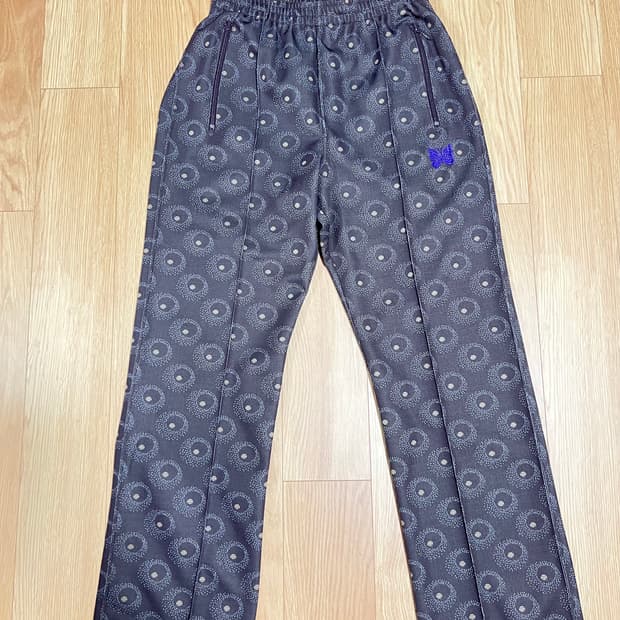 니들스 트랙팬츠 스트레이트핏