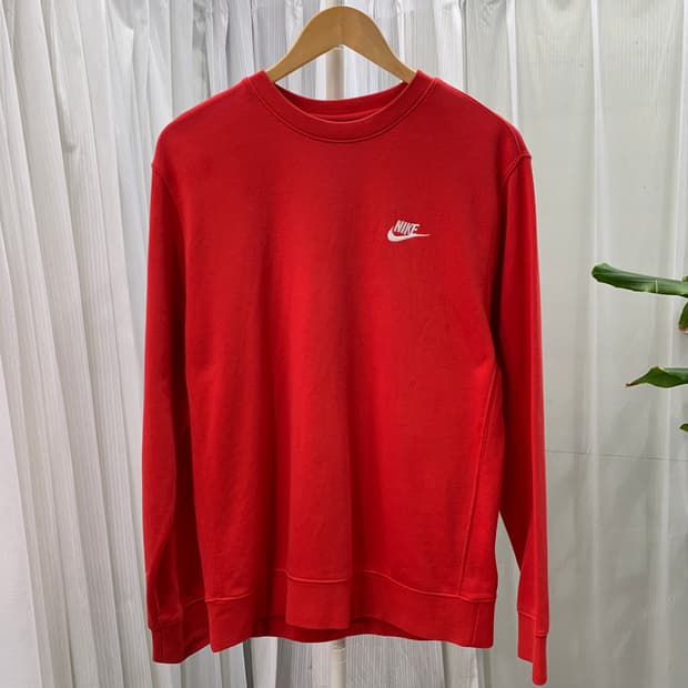 나이키 NIKE 화이트 자수 로고 레드 맨투맨 1860