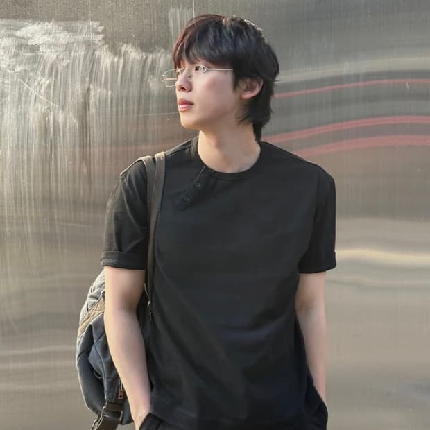 Diagonal henley neck short sleeve black