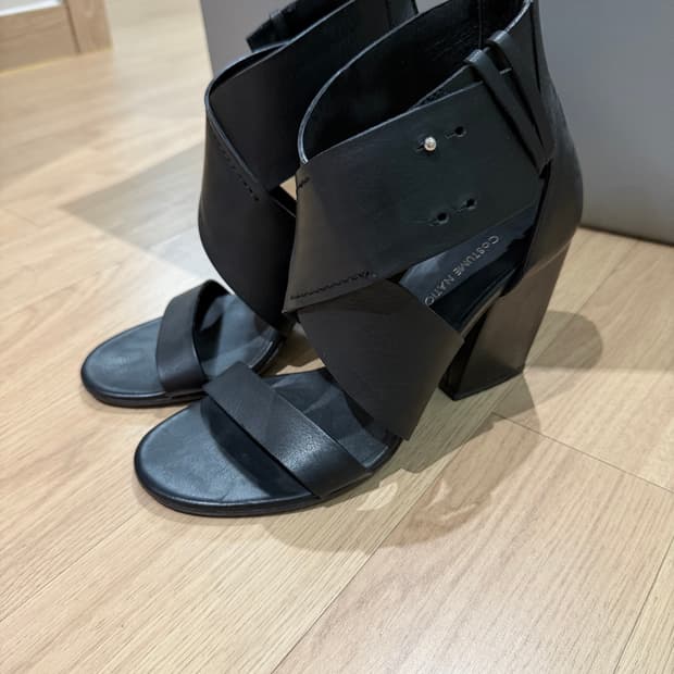 코스튬내셔널 블랙 샌들 힐 37