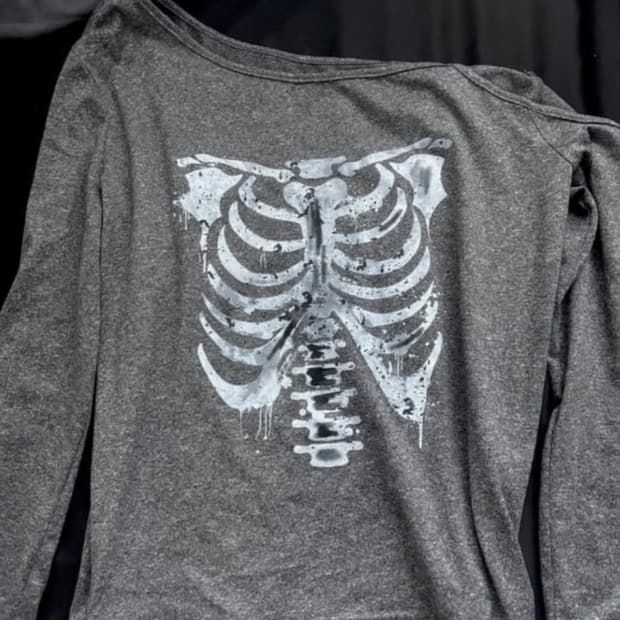 스컬 그래픽 오프숄더 롱슬리브 y2k 펑크 갸루 공겜여주 빈티지