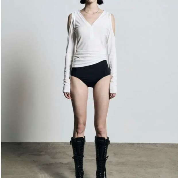 보헤미안 서울 홀버튼 롱슬리브 (화이트)