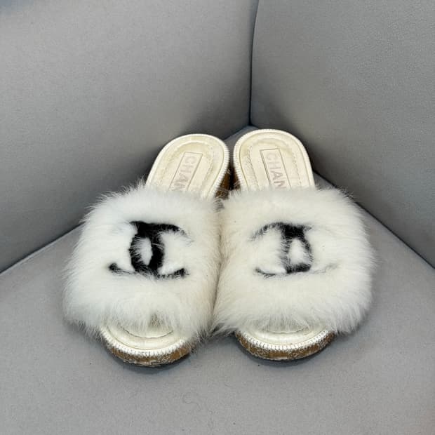 샤넬 퍼 시어링 뮬 슬리퍼 37사이즈