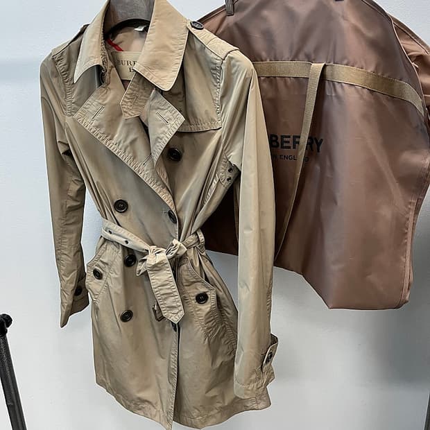 여) 버버리 폴리 봄 트렌치코트 