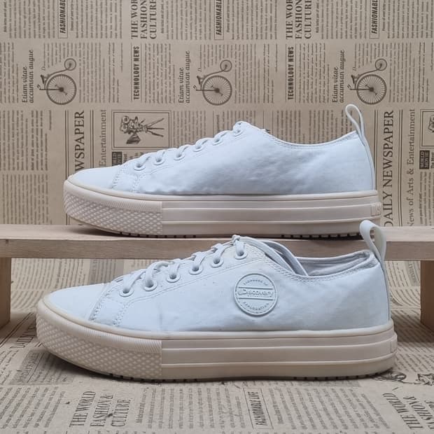 디스커버리 익스페디션 스니커즈 240