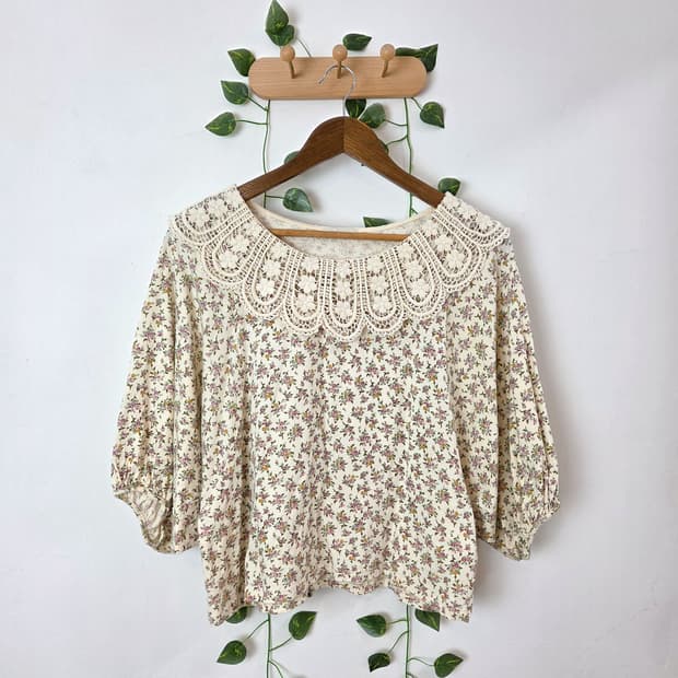 earth music 잔꽃 가오리핏 탑