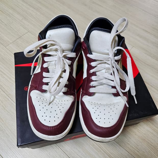 나이키 조던1로우 SE 루나 뉴 이어 버건디 W240