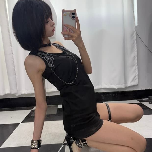 🎸스컬 디테일 블랙 슬리브리스🎸