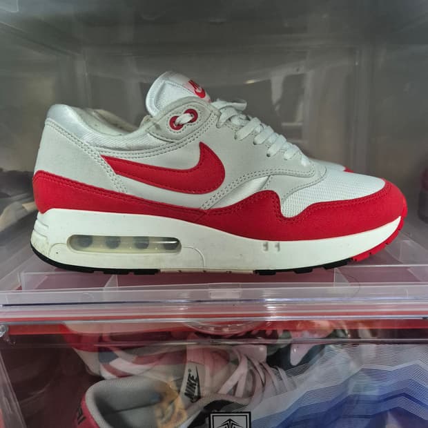 NIKE