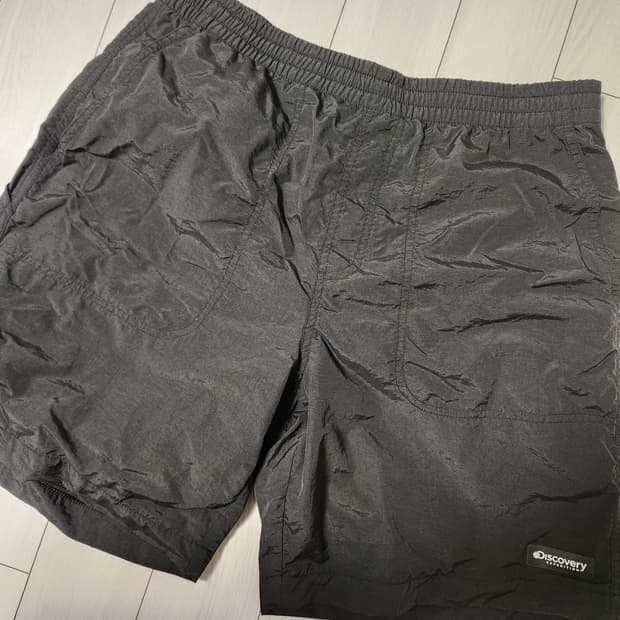 디스커버리 반바지 경량 우븐 블랙 쇼츠 사이즈32

허리조절 끈 없어요
