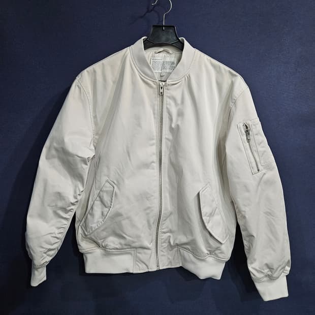 지오다노 아이보리컬러 남성 세미오버핏 100 항공점퍼 자켓 