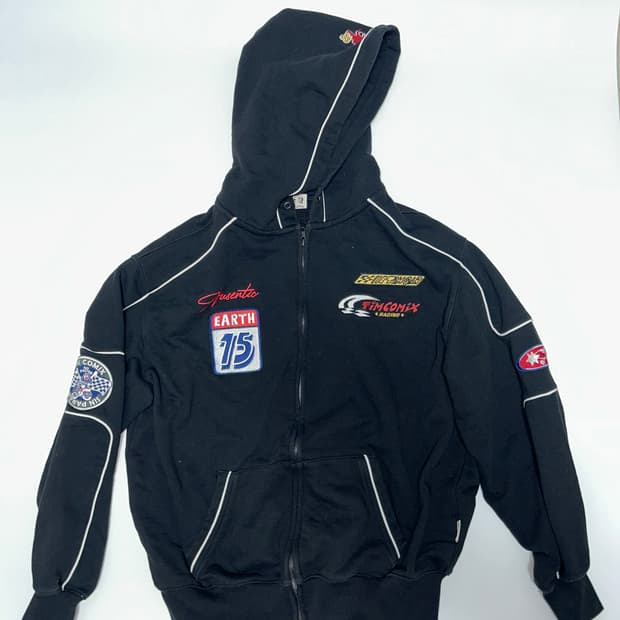 TIMCOMIX RACING WAPPEN HOODIE ZIP UP