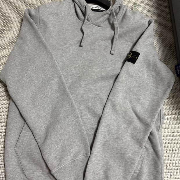 새상품급 컨디션 스톤아일랜드 후드티 L사이즈