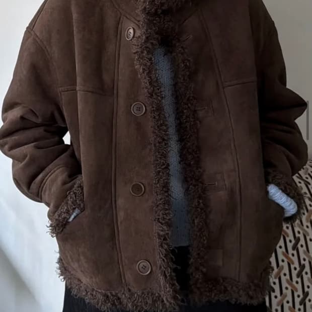 브라운 리버시블 무스탕