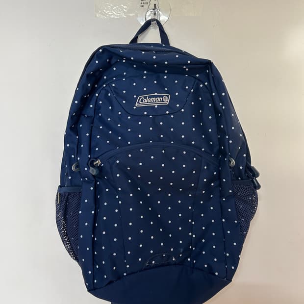 콜맨 땡땡이 백팩 
