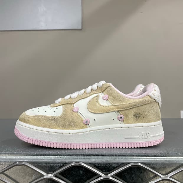 나이키 에어포스 1 밸런타인데이 세일 핑크 폼 235