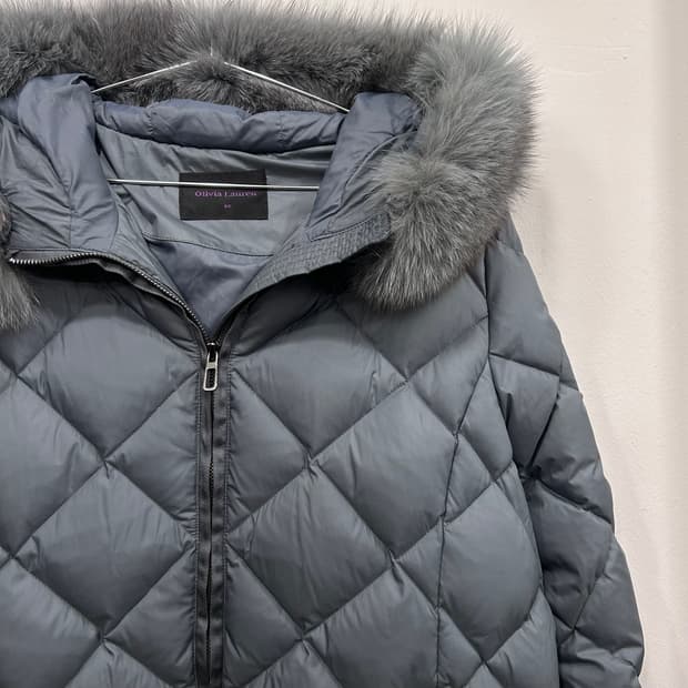 올리비아 로렌 여우모피 덕다운 퀼티드 롱패딩